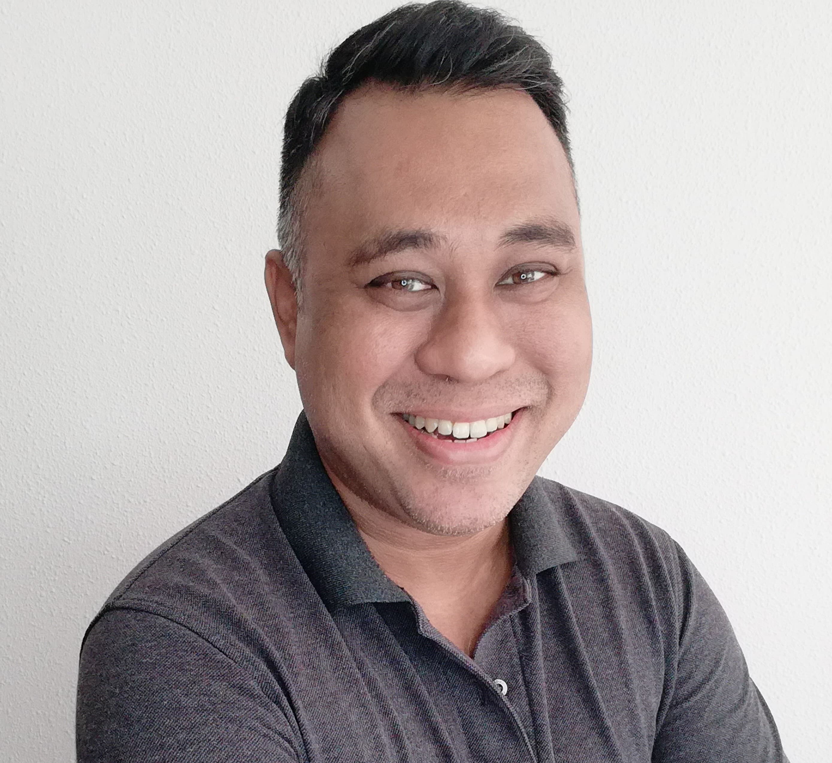 Portrait of Suren Anwar, founder of Longitude Leadership